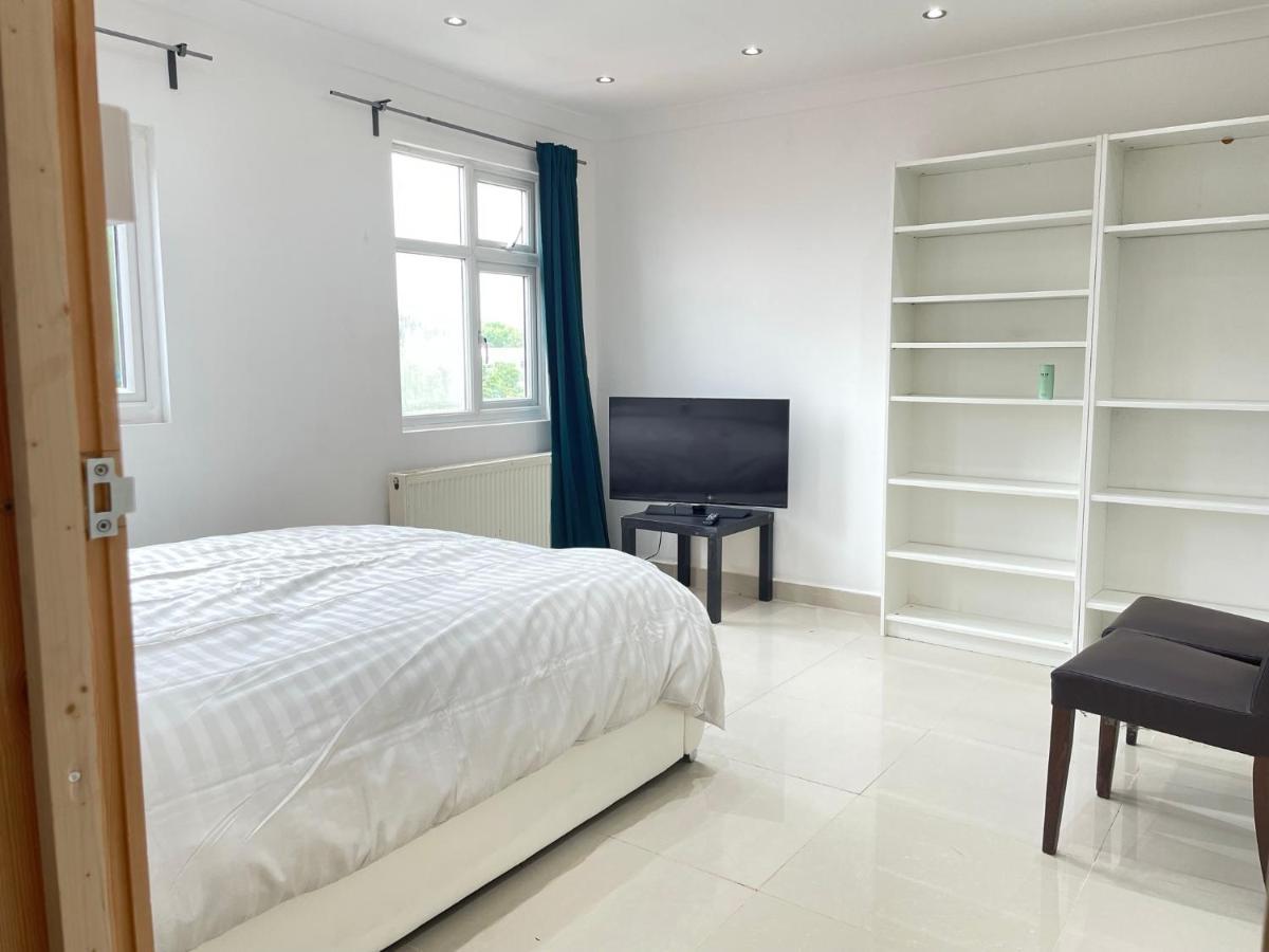 Private Room- Direct Travel Central/ Heathrow Londen Buitenkant foto