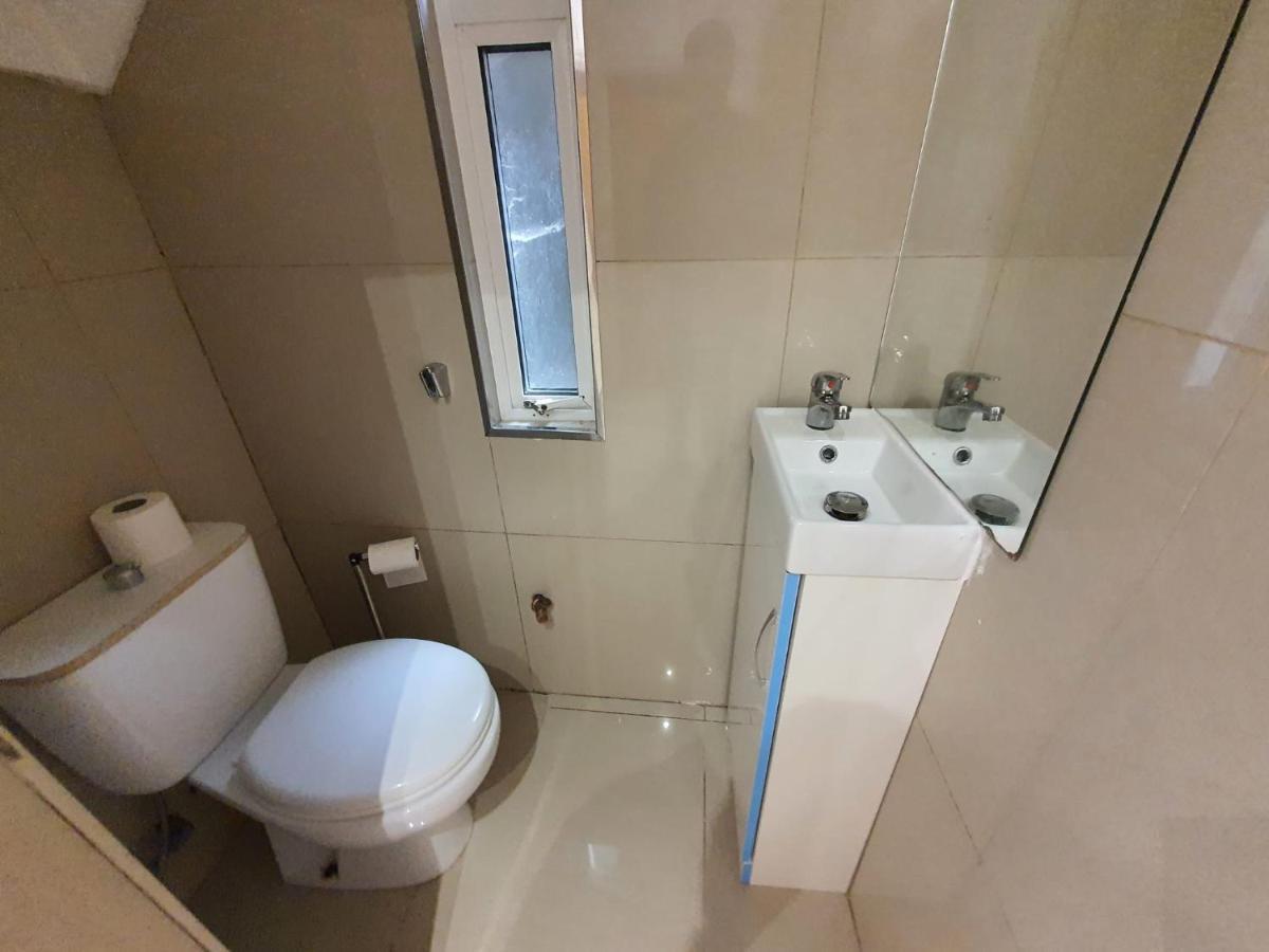Private Room- Direct Travel Central/ Heathrow Londen Buitenkant foto