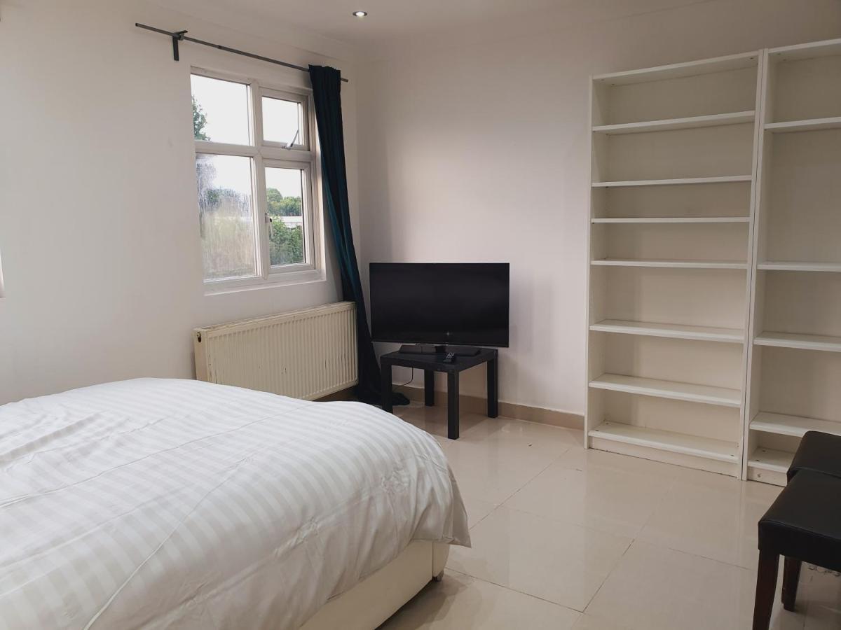 Private Room- Direct Travel Central/ Heathrow Londen Buitenkant foto