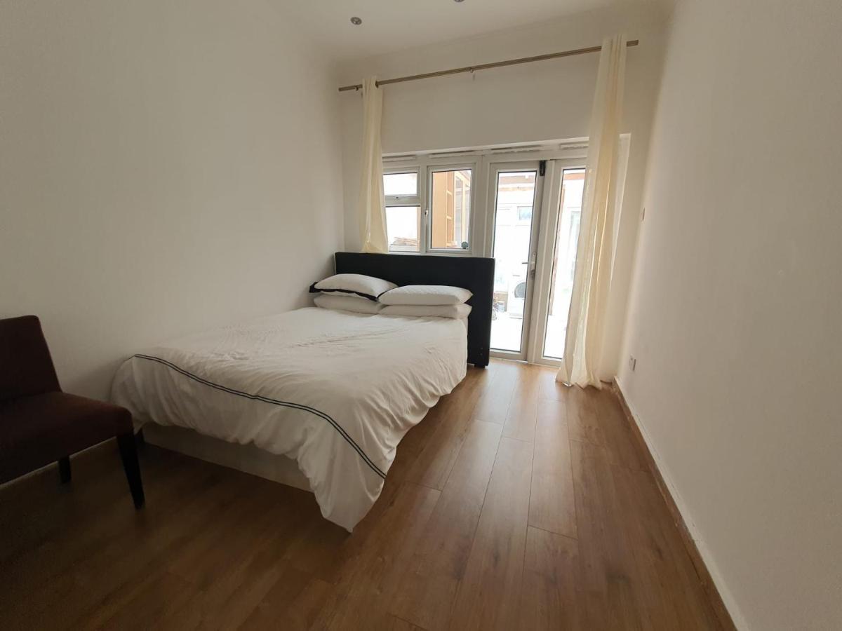 Private Room- Direct Travel Central/ Heathrow Londen Buitenkant foto