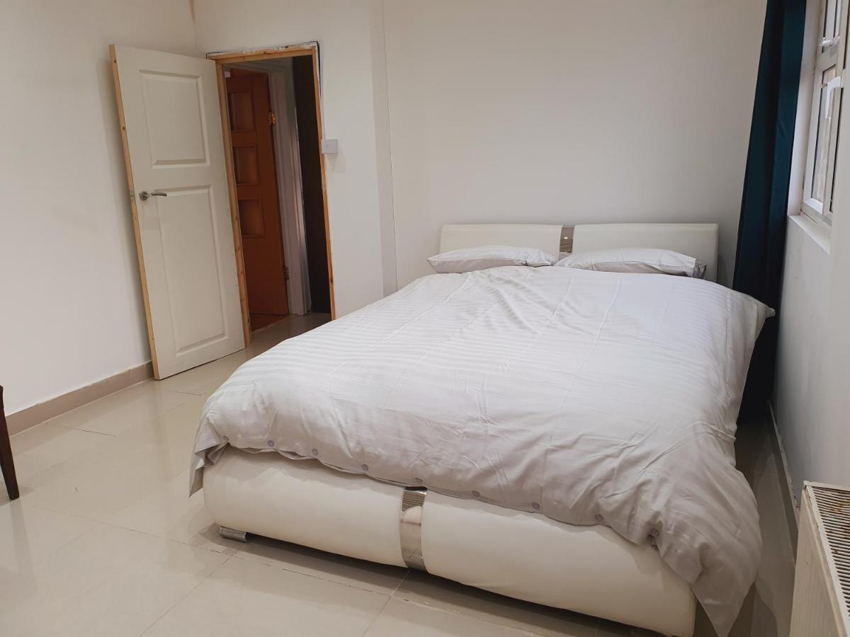 Private Room- Direct Travel Central/ Heathrow Londen Buitenkant foto